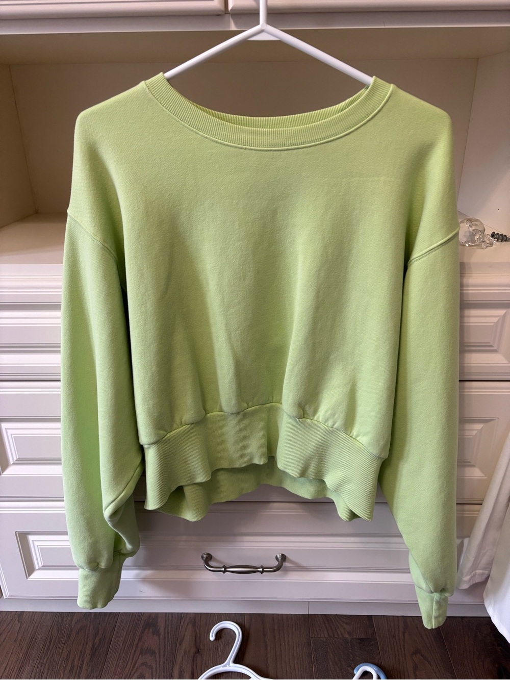 Aritzia TNA Women's Green/Lime Crewneck Pullover Sweatshirt